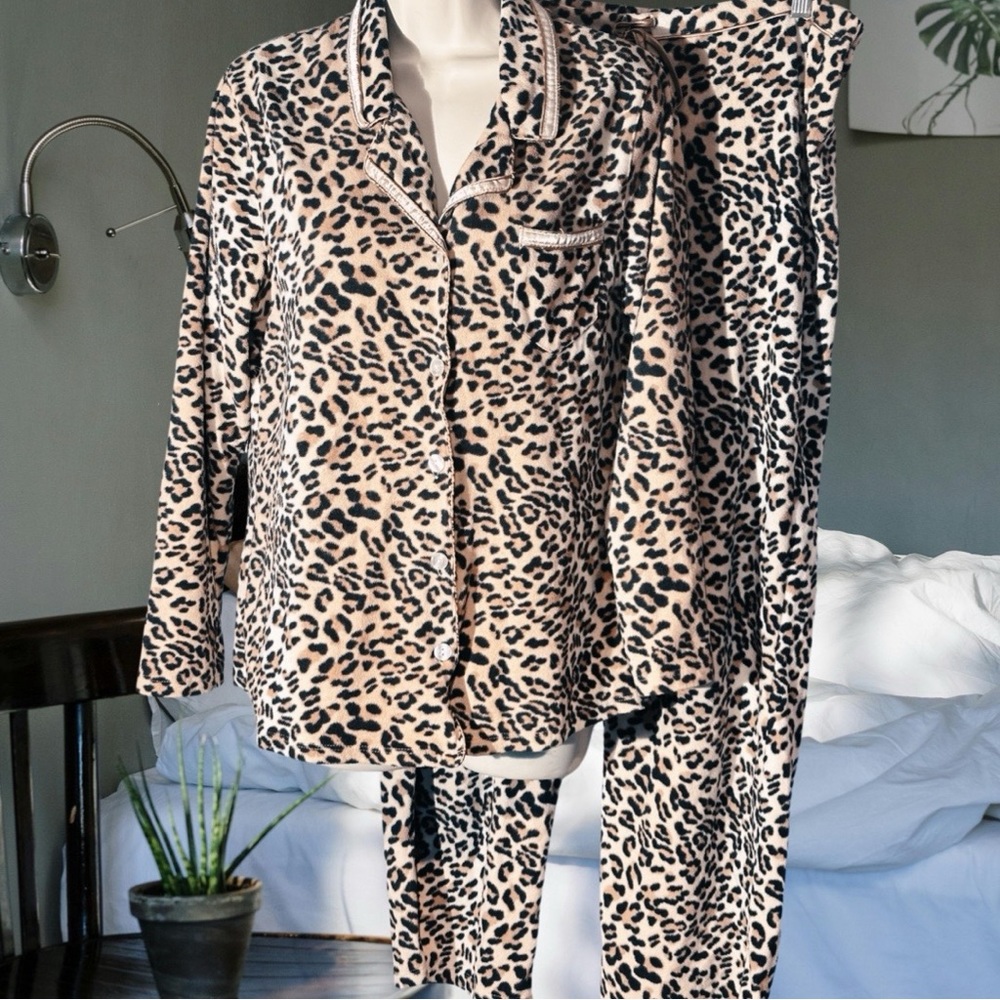 ARIA Soft Leopard Lounge Pajamas Button down Shirt & Pants Size M